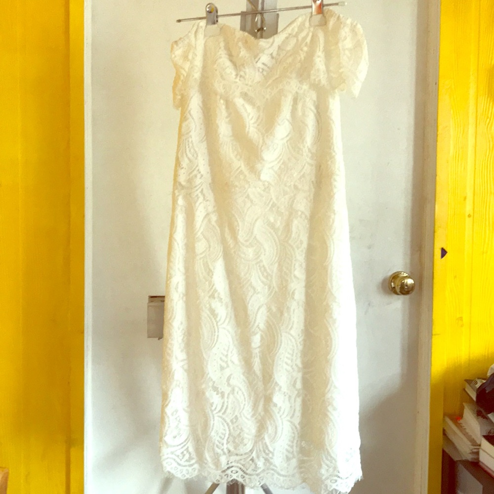 Lace off the shoulders whit dress